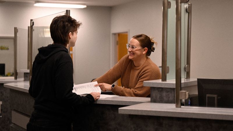 Student in financial aid office registering for classes. 