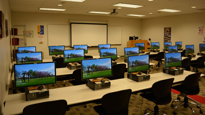 The D122 Computer Lab.