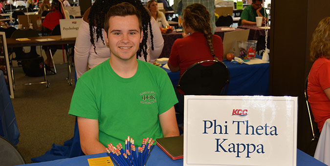 Student at the Phi Theta Kappa table at club rush